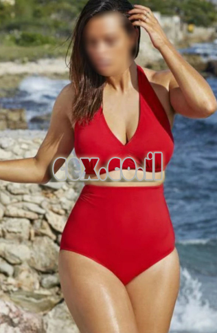 מושלם ומקסים עם ירכיים רחבות